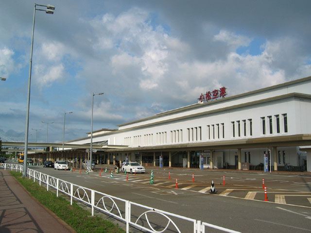 Komatsu_airport_terminal_building